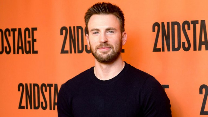 Chris Evans Berikan Kejutan di Reuni SMA