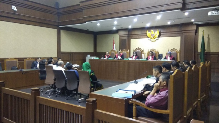 Panitera PN Jaktim Minta Istri Buang Uang Suap ke Kakus