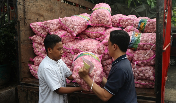 Kemendag Distribusi Bawang Putih Murah untuk Pedagang Bandung