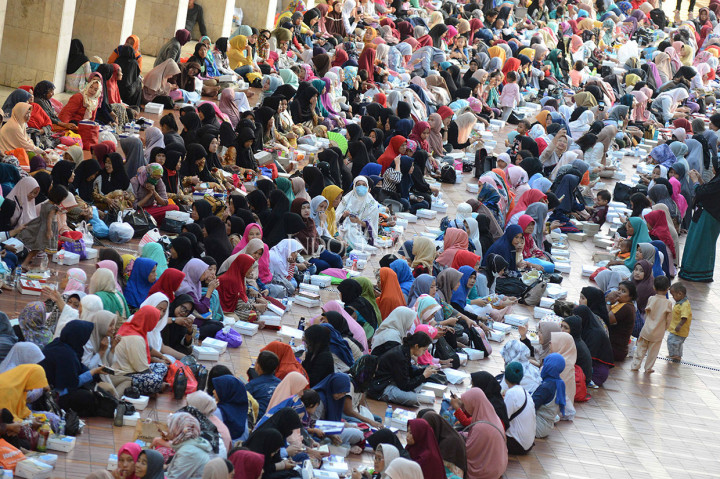 Berbagi Kebaikan Ramadan di Masjid Istiqlal