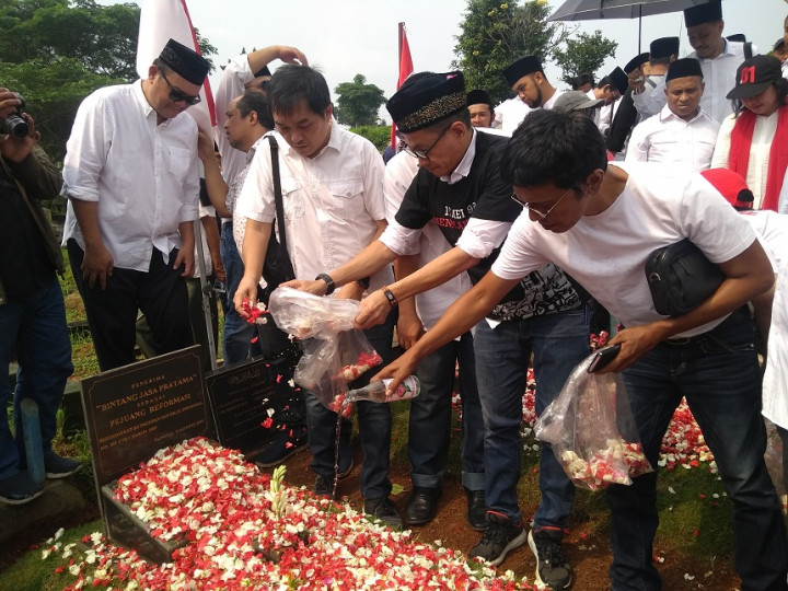 Aktivis '98 Kenang Tragedi Trisakti di TPU Tanah Kusir