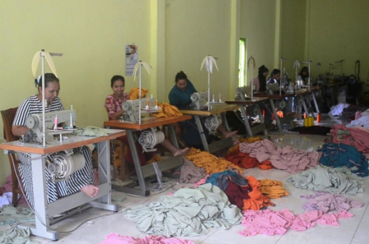 Pembuat Hijab Instan Kebanjiran Order