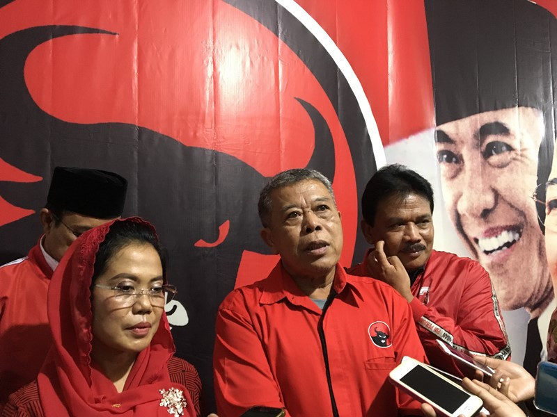 Ketua DPD PDIP Jatim Kusnadi, didampingi Sekretaris DPD PDIP Sri Untari. (Medcom.id/Amal).