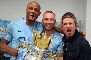 Rayakan Kemenangan, Noel Gallagher Nyanyi Lagu Oasis di Ruang Ganti Man City