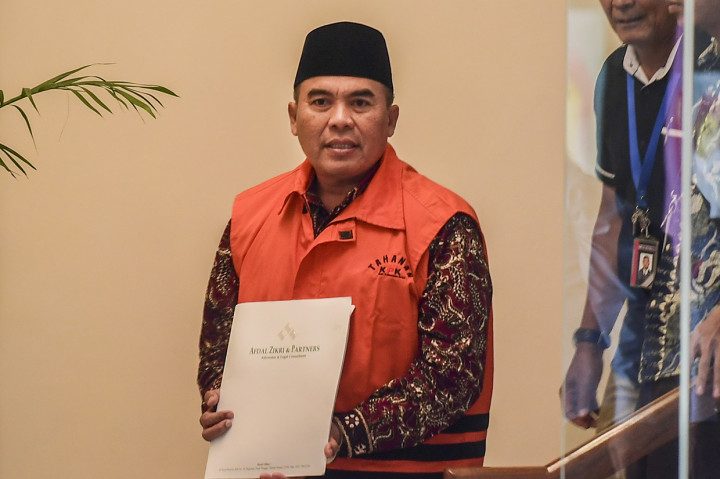 KPK Tahan Bupati Jepara