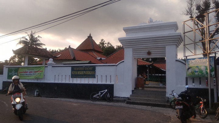 Masjid Pathok Negoro Plosokuning, Tempat Mengaji hingga Bahas Negara