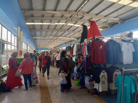 Pendapatan Pedagang di <i>Skybridge</i> Tanah Abang Meroket