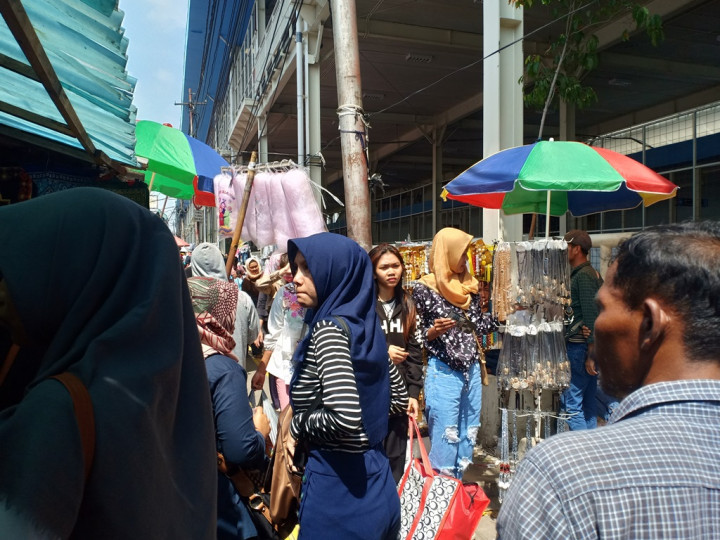 PKL Tanah Abang Membandel