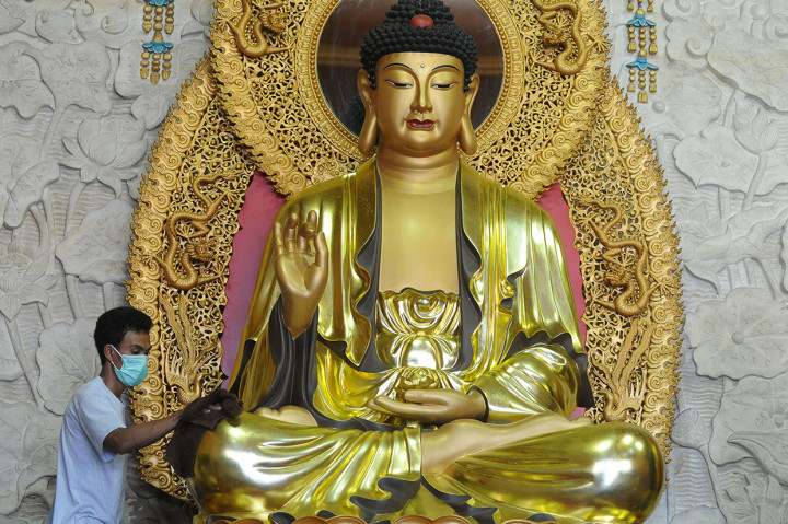 Melihat Persiapan Jelang Waisak di Sejumlah Daerah