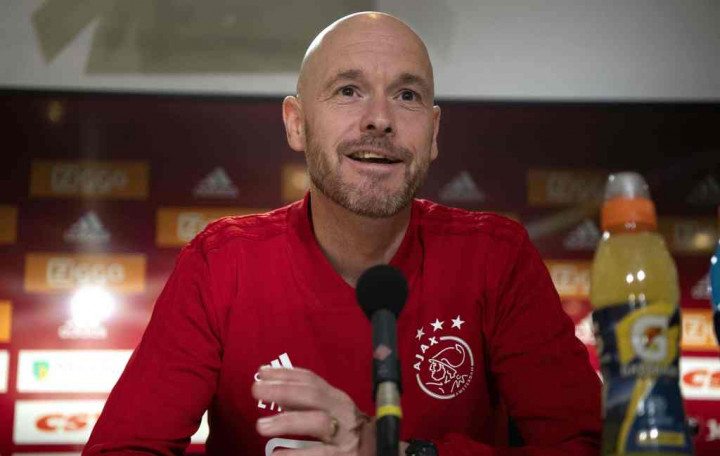 Pelatih Ten Hag Pastikan Bertahan di Ajax