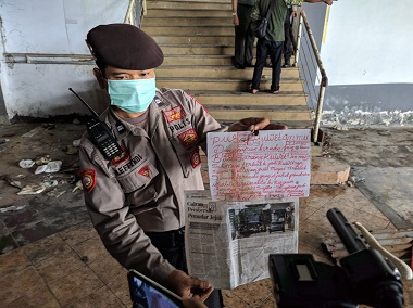 Tulisan Bertinta Merah di Lokasi Temuan Potongan Tubuh