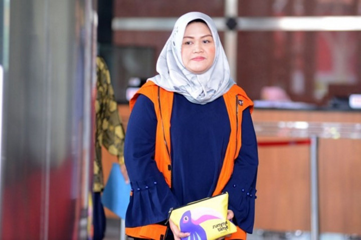 Bupati Neneng Hasanah Minta Dihukum Ringan