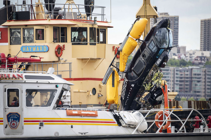 Helikopter Jatuh ke Sungai Hudson, Pilot Selamat