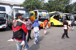Sopir Bus Terminal Kampung Rambutan Wajib Tes Kesehatan