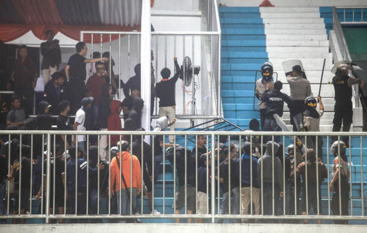 Enam Oknum Suporter Ditangkap di Laga PSS Lawan Arema FC