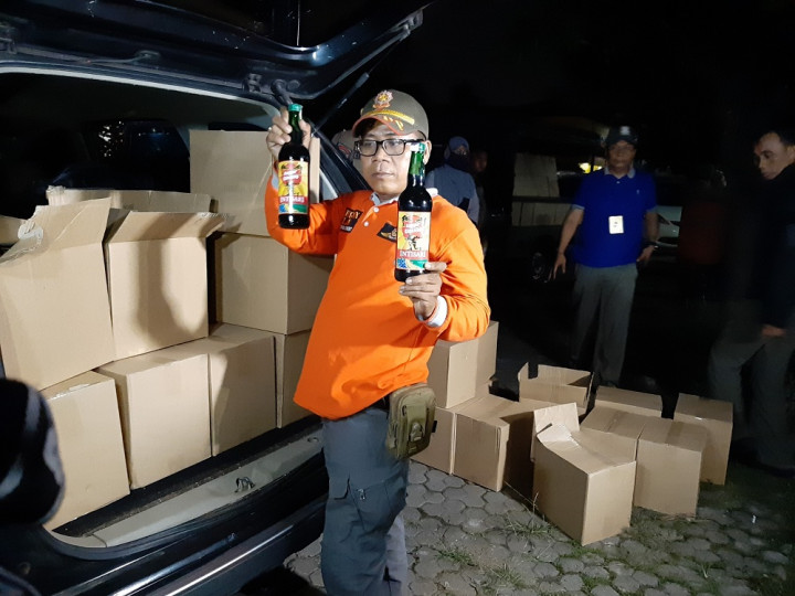 Satpol PP Kota Depok Sita 600 Botol Miras
