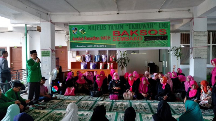 Majelis Taklim Ukhuwah UMI Berbagi Sembako