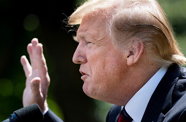 Trump Tegaskan Iran Akan Hancur Jika Berani Serang AS