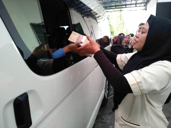 Karyawan Media Group Antre Tukarkan Uang