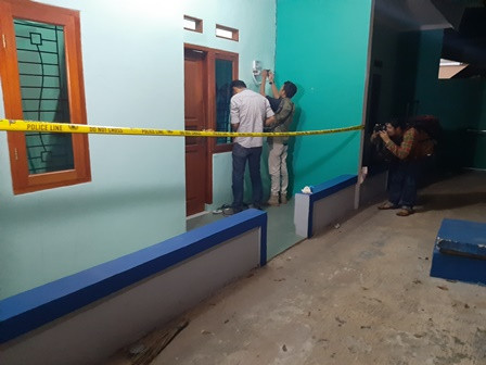 Densus 88 Geledah Kontrakan Terduga Teroris di Depok