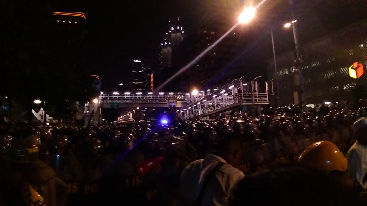 Massa di Bawaslu Bubar Usai Adu Mulut