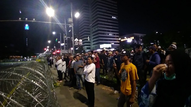 Demonstran Dipukul Mundur dengan Gas Air Mata