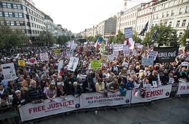 Ribuan Warga Republik Ceko Protes Kasus PM Babis