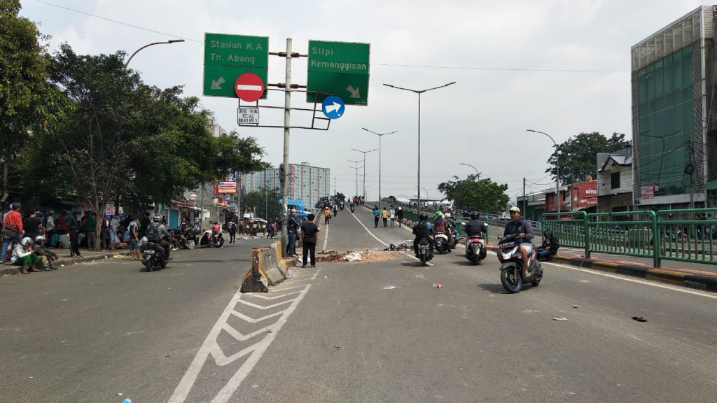 Pasar Tanah  Abang  Masih Ditutup