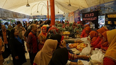 Warga Jepara Serbu Pasar Murah