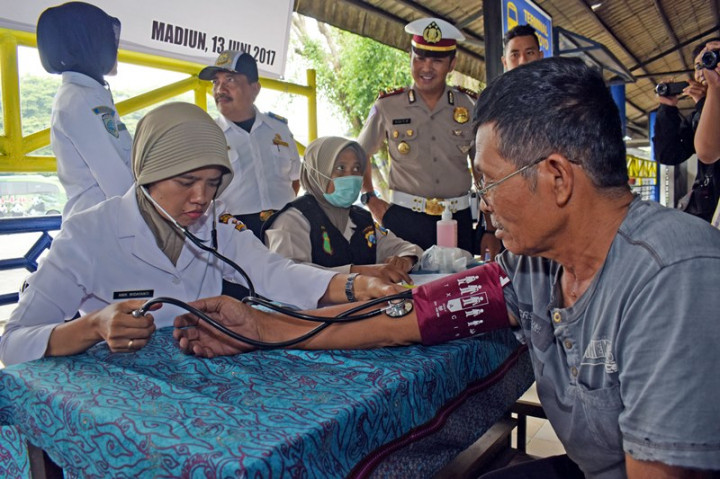 Sejumlah Sopir Bus di Surakarta Jalani Tes Kesehatan