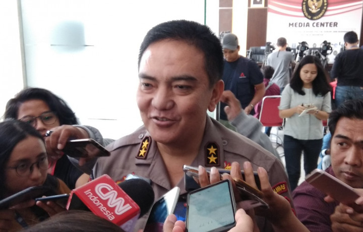 Wanita Bercadar di Depan Bawaslu Dipastikan Bukan `Pengantin`