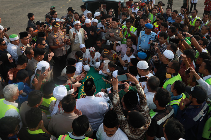 Jenazah Ustaz Arifin Ilham Tiba di Jakarta