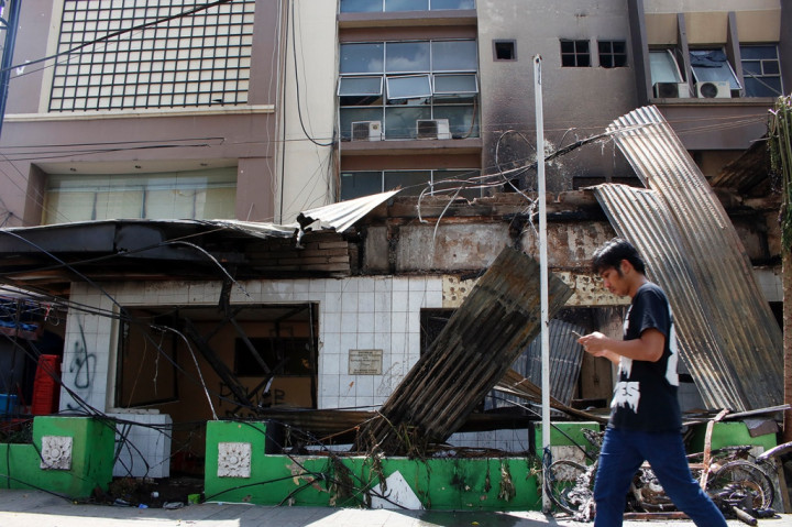 Lima Pos Polisi Dirusak Perusuh