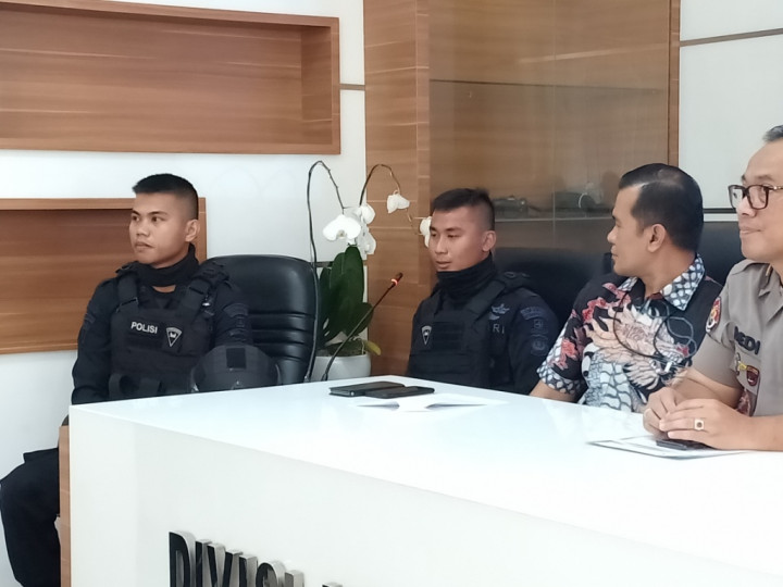 Anggota Brimob: Kami Asli Indonesia