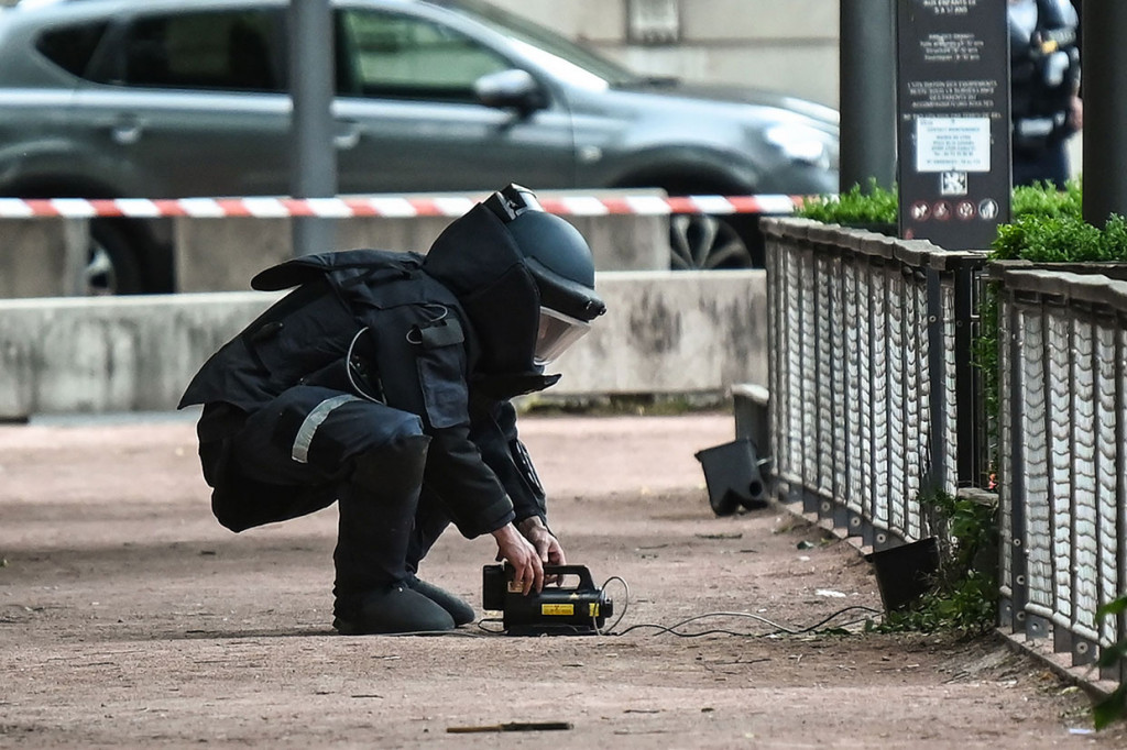 Ledakan Bom di Lyon Lukai 13 Orang