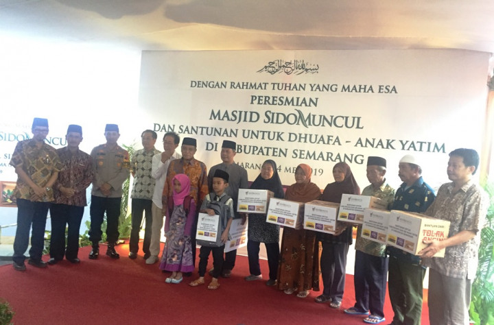 Sido Muncul Resmikan Masjid dan Santuni 1.200 Yatim-Duafa