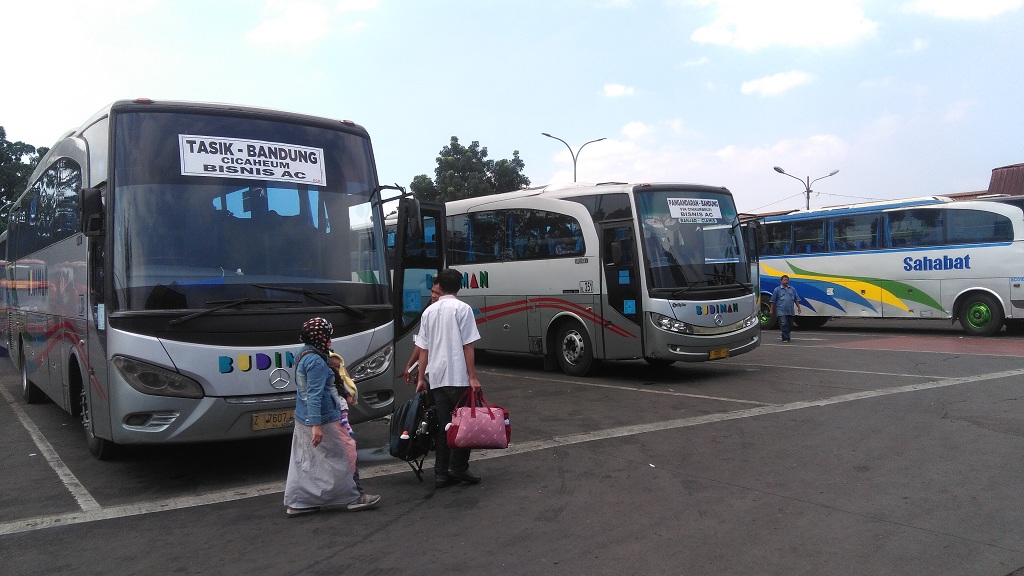Terminal Cicaheum Prediksi Jumlah Penumpang Bus Meningkat