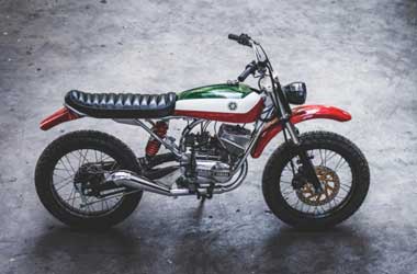 Anut Aliran  Scrambler, Yamaha RX 100 Ini Tampil Klimis