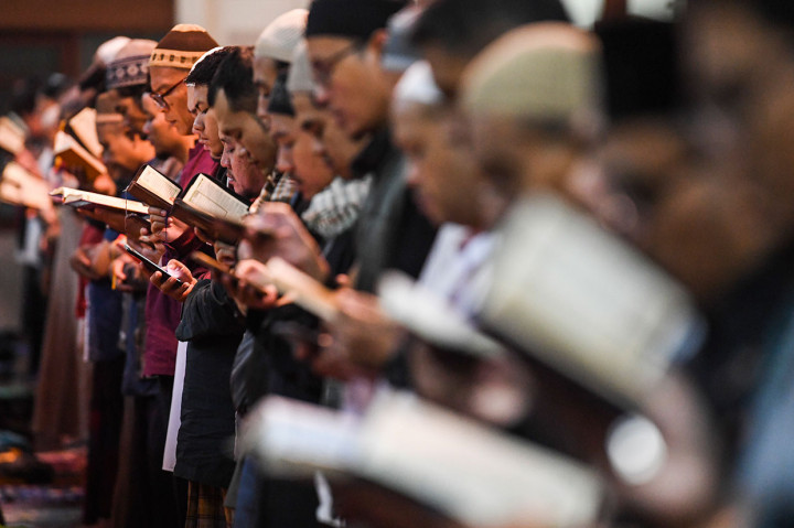 Ribuan Jemaah Itikaf di Masjid Raya Habiburrahman Bandung