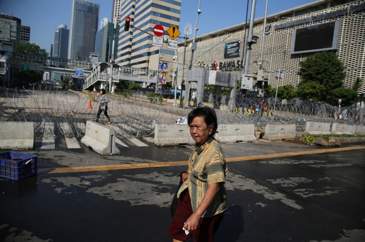Jalan MH Thamrin Masih Ditutup