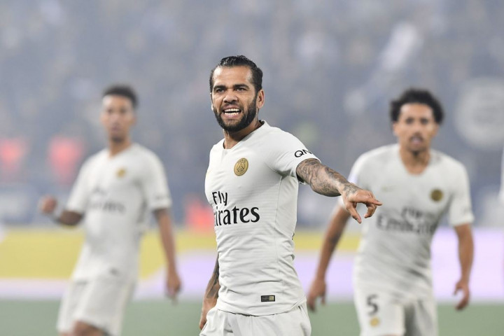 Dani Alves Gantikan Neymar Jadi Kapten Timnas Brasil