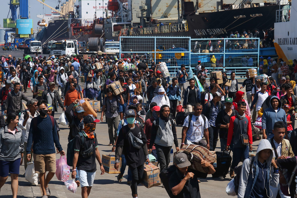 Suasana Arus Mudik di Pelabuhan Tanjung Perak