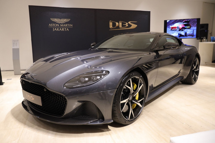 Si Galak Aston Martin DBS Superleggera
