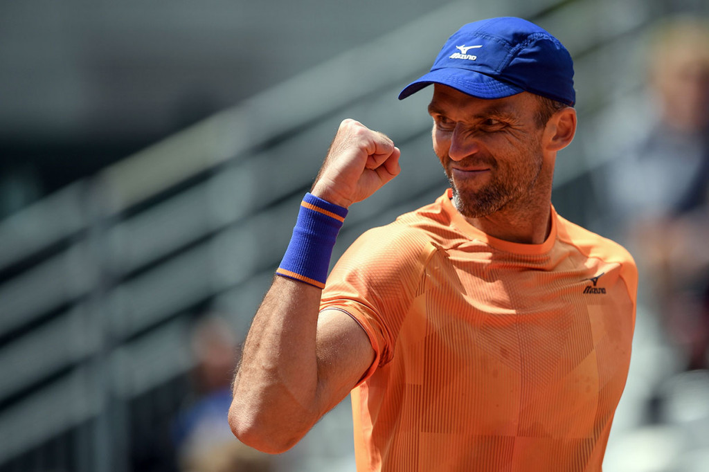Ivo Karlovic Petenis Tertua Menangi Laga di Roland Garros