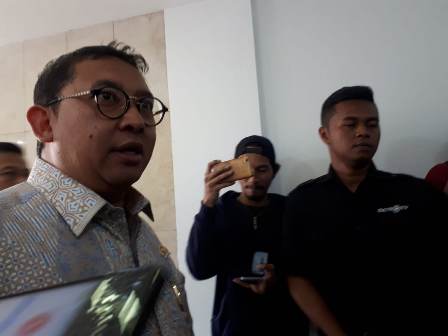 Anggota Dewan Pengarah Badan Pemenangan Nasional (BPN) Prabowo Subianto-Sandiaga Uno, Fadli Zon, saat akan menjenguk Eggi Sudjana dan Lieus Sungkharisma di Polda Metro Jaya. Foto: Siti Yona Hukmana/Medcom.id