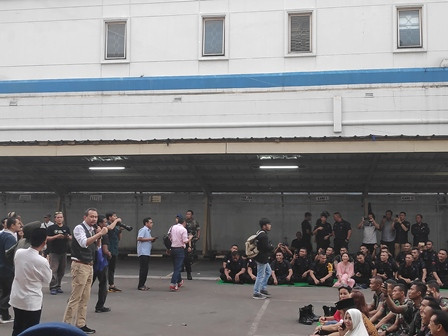 Cak Lontong Hibur Aparat di Bawaslu