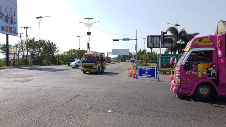 <i>One Way</i> Diberlakukan, Pintu Tol Kanci Ditutup