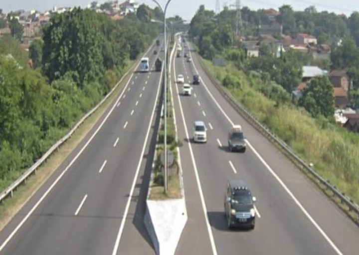 Kendaraan Melintas di Semarang Naik 100%