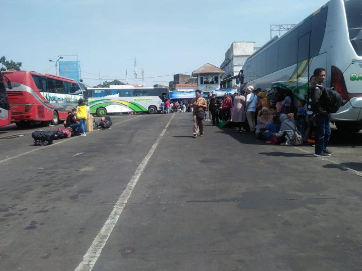 Ribuan Pemudik Berangkat dari Terminal Cicaheum Bandung
