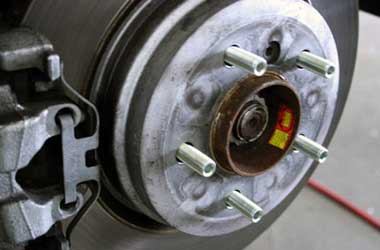 Beli Pelek Bekas, Perhatikan Kondisi Lubang Baut